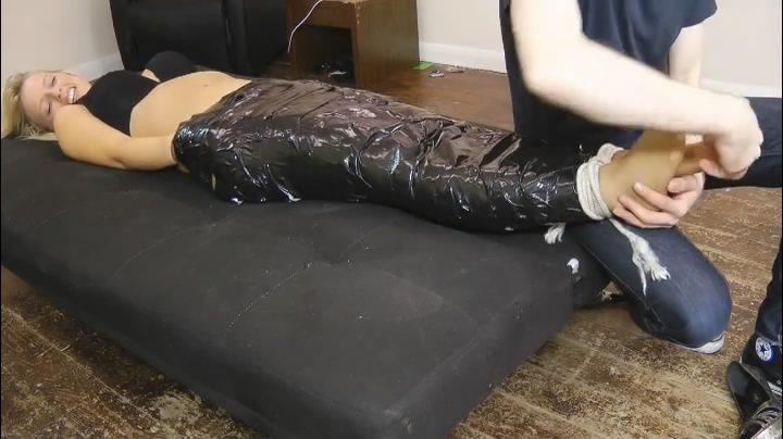 tk天堂欧美挠脚心娱乐视频【K561】