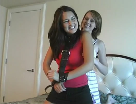 tk天堂欧美挠脚心娱乐视频【K1039】