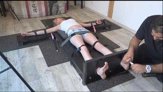 【K977】tk天堂欧美挠脚心娱乐视频